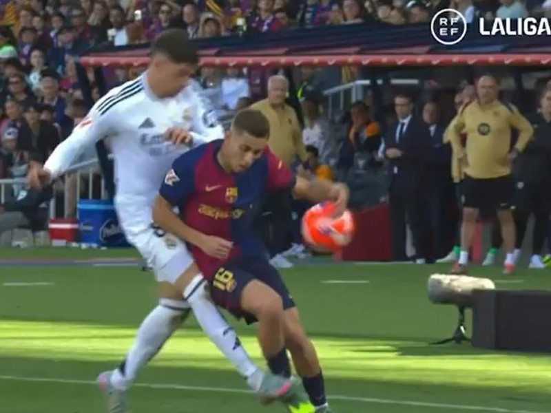 Mano de Fermín en el Barcelona - Real Madrid
