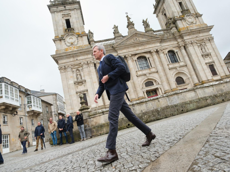 Rueda de camino a la reunión del Consello, en la Praza de Pío XII