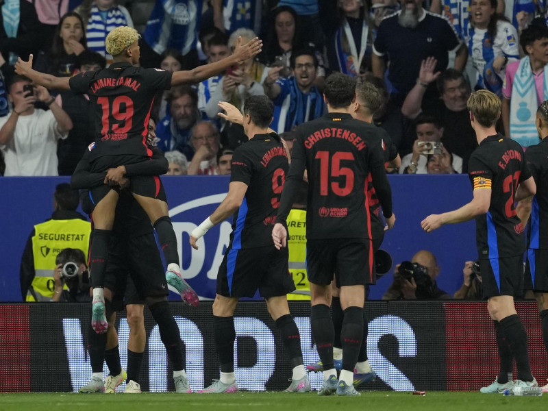 Lamine Yamal celebra el gol en el Espanyol - Barcelona