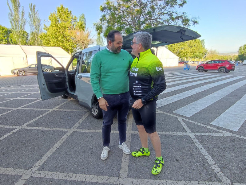 El presidente del PP de Castilla-La Mancha, Paco Núñez, ha arropado a Nacho Redondo, porque "es una buena persona y decide hacer de la solidaridad y de los retos una forma de ayudar a los demás"
