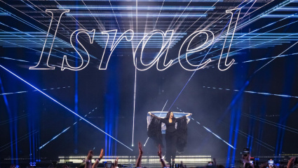 BASEL (Switzerland), 17/05/2025.- Israel's Yuval Raphael takes part in the flag parade during the final at the 69th Eurovision Song Contest in Basel, Switzerland, 17 May 2025. (Suiza, Basilea) EFE/EPA/GEORGIOS KEFALAS