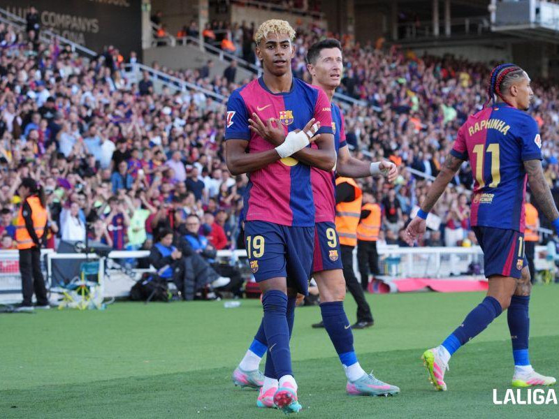 Lamine Yamal celebra su gol en el Barcelona-Villarreal