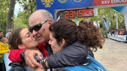 Paco, junto a su hija y su nieta al terminar los 101 de Ronda