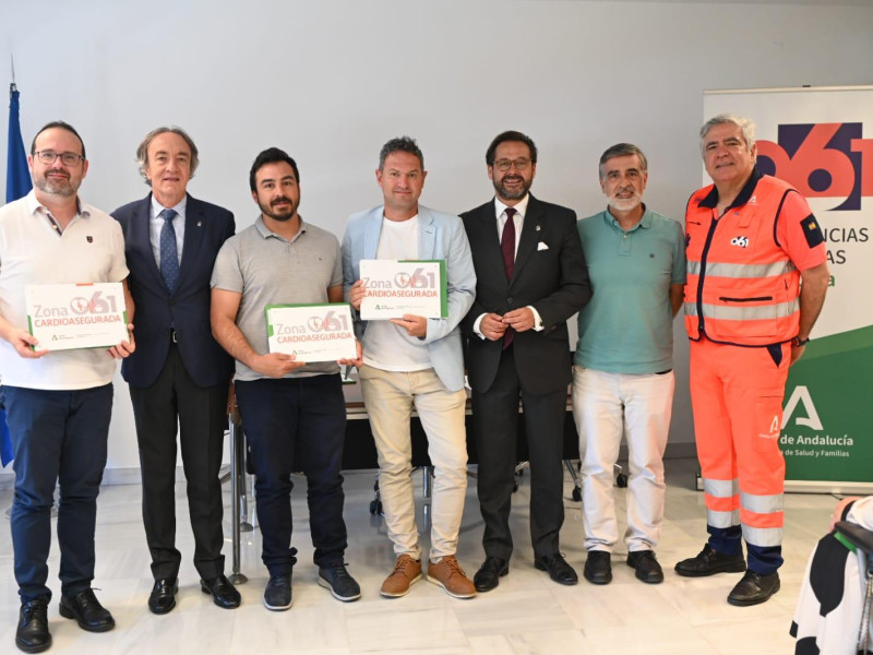 El colegio Velilla Park de Almuñécar y los IES Julio Rodríguez y Giner de los Ríos de Motril son "zona cardioasegurada"