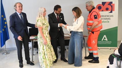 El colegio Velilla Park de Almuñécar y los IES Julio Rodríguez y Giner de los Ríos de Motril son "zona cardioasegurada"