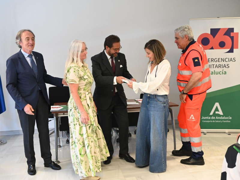 El colegio Velilla Park de Almuñécar y los IES Julio Rodríguez y Giner de los Ríos de Motril son "zona cardioasegurada"