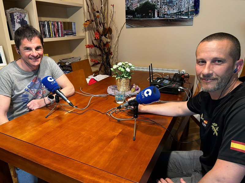 Eduardo junto a Miguel durante la entrevista en COPE