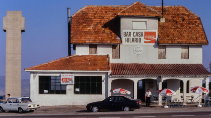 Típico bar de carretera español de los años noventa en el Alto del León (Guadarrama)