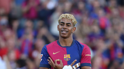 Lamine Yamal (FC Barcelona) celebra tras marcar el primer gol de su equipo durante el partido de La Liga EA Sports entre el FC Barcelona y el Villarreal CF en el Estate Olimpic Lluis Companys el 18 de mayo de 2025 en Barcelona.