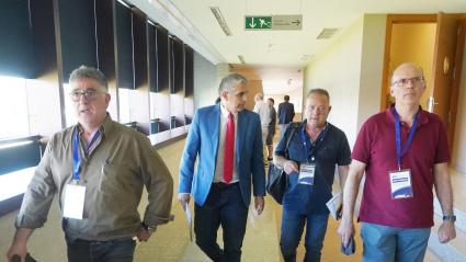 Miguel Santo, secretario del comité de empresa de Azucarera atiende a los medios