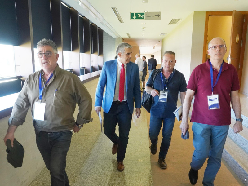 Miguel Santo, secretario del comité de empresa de Azucarera atiende a los medios