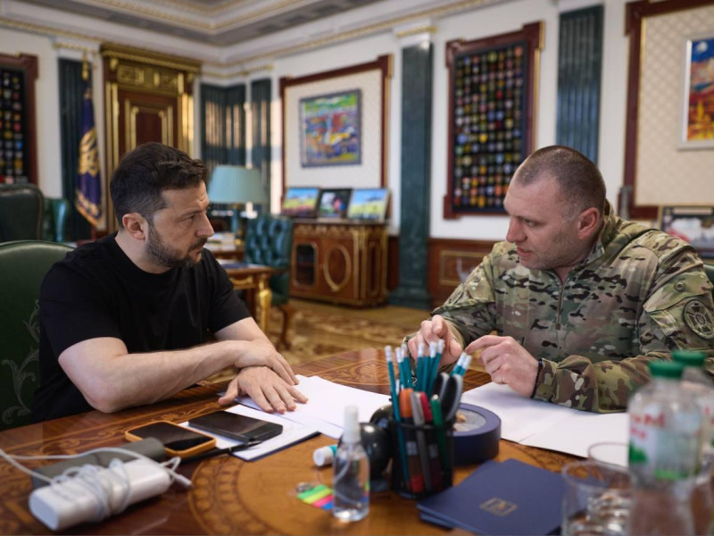 Zelensky en una reunión posterior al exitoso ataque Ucraniano