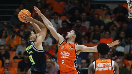 Josep Puerto, en una acción defensiva ante el Gran Canaria