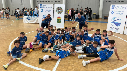 José Ramón Vázquez Barbeito es el entrenador del equipo de minibasket del Ría de Ribadeo que ha conseguido el campeonato gallego