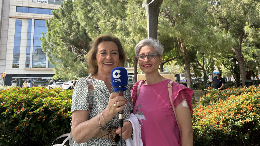 Celeste, a la izquierda de la imagen, junto a su hija trasplantada