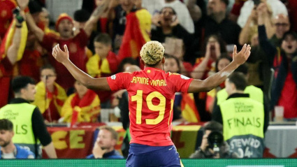 Lamine Yamal celebra el 3-0 de España contra Francia