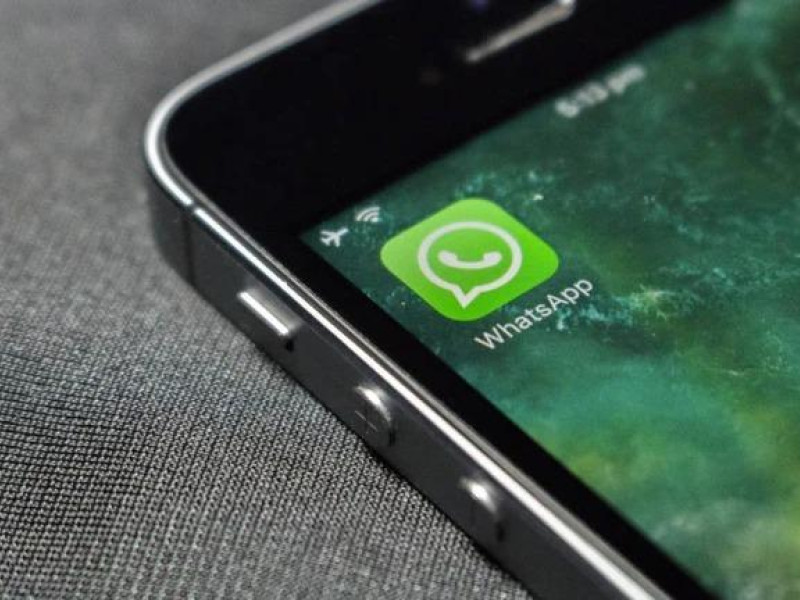 Icono de WhatsApp en la pantalla de un smarphone