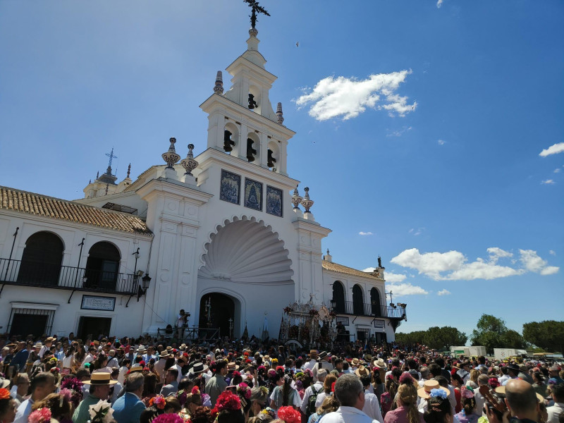 Vive en directo en COPE El Rocío 2025 de la mano de Adolfo Arjona
