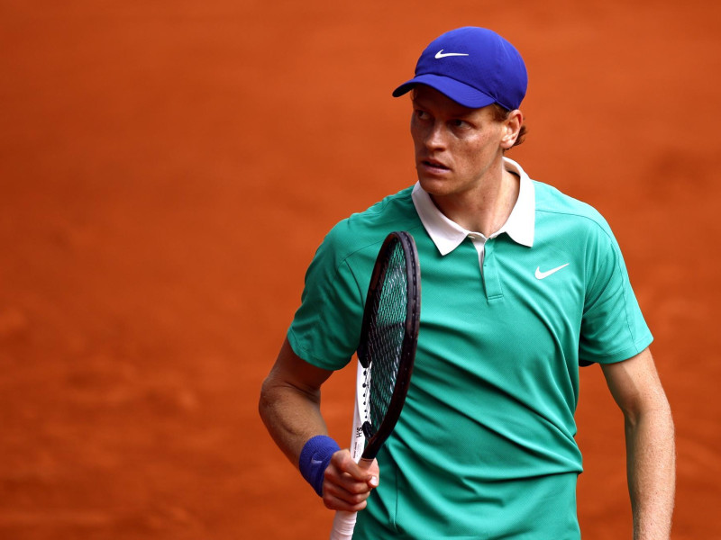 Sinner celebra un punto en la final de Roland Garros contra Carlos Alcaraz