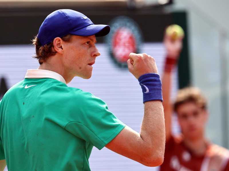 Sinner celebra un punto en la final de Roland Garros