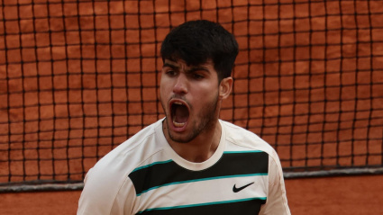 Carlos Alcaraz celebra su victoria en Roland Garros