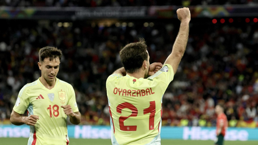 Oyarzabal celebra el gol en el Portugal - España