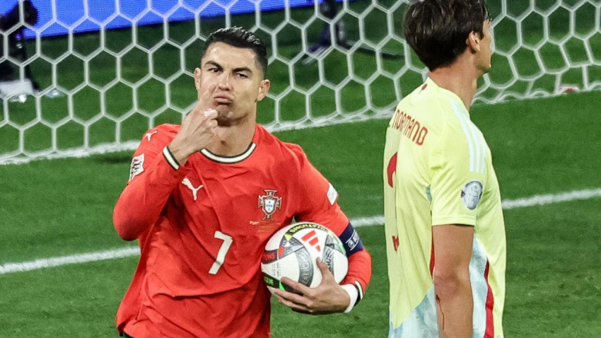 Cristiano Ronaldo celebra el gol en el Portugal - España