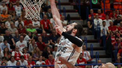 June 5, 2025, Italy: Foto IPP/Roberto Bregani.Milano 5/06/2025.Campionato Italiano Serie A di Pallacanestro 2024/2025 .Semifinale play-off, gara 3.EA7 Emporio Armani Milano vs Virtus Bologna.Nella foto Tornike Shengelia della Virtus Bologna in azione contro Shavon Shields dell'EA7 Emporio Armani Milano..Italy Photo Press World Copyright. (Credit Image: © Italy Photo Press via ZUMA Press)