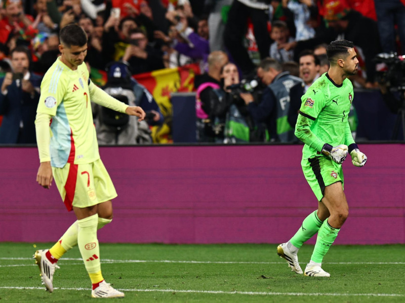 Morata, cabizbajo tras fallar el penalti contra Portugal