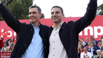 Juan Lobato junto a Pedro Sánchez