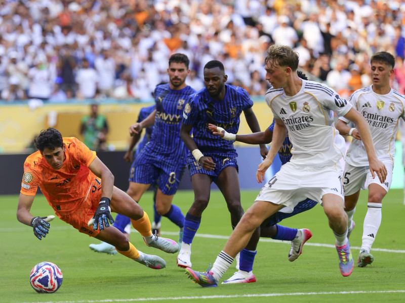 Bono evita el gol de penalti de Valverde en el Real Madrid - Al Hilal