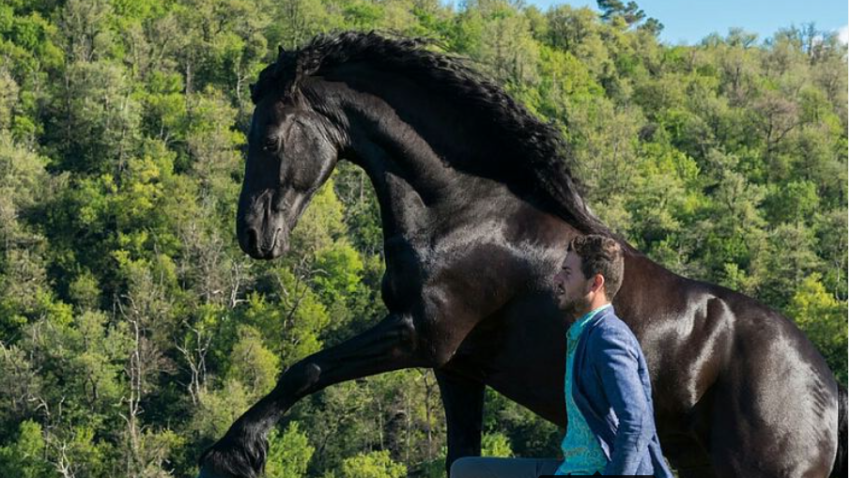 Santi Serra Campos con dos de sus caballos