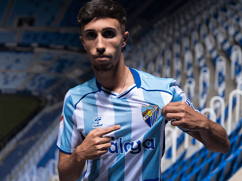 David Larrubia pasa a ser una imagen del club en esta presentación.