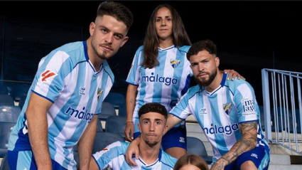 Varios jugadores del primer equipo masculino y femenino en la sesión de fotos.