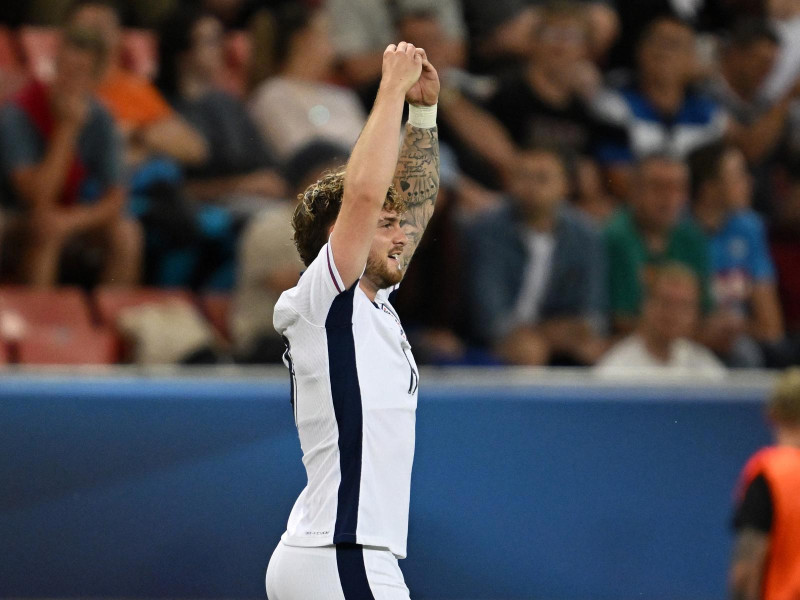 Elliott celebra el 0-2 de Inglaterra contra España