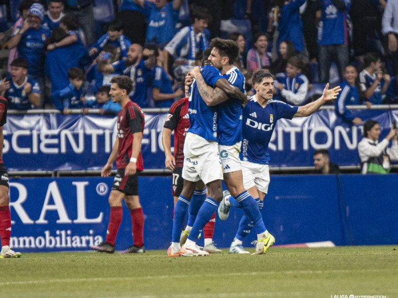 Los jugadores del Oviedo celebran uno de los goles ante el Mirandés
