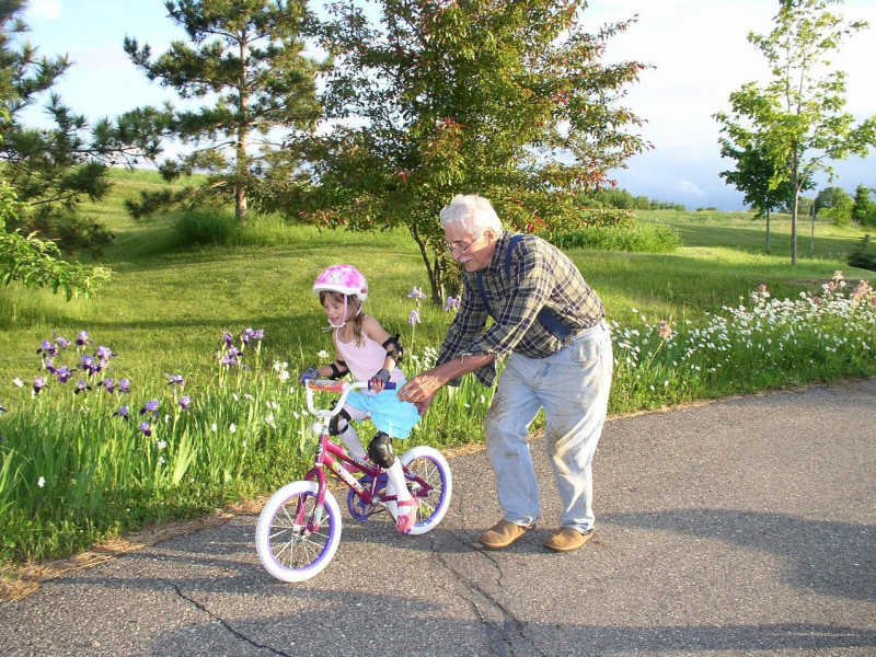 Los veranos con los abuelos pueden convertirse en el mejor regalo de la infancia