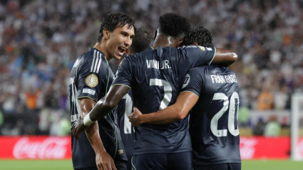 Los jugadores del Real Madrid celebran el triunfo contra el Salzburgo