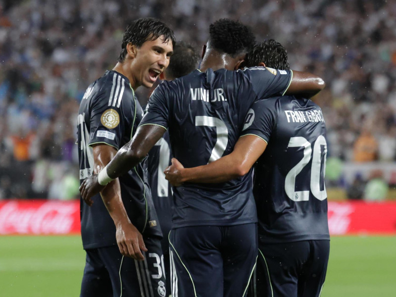 Los jugadores del Real Madrid celebran el triunfo contra el Salzburgo