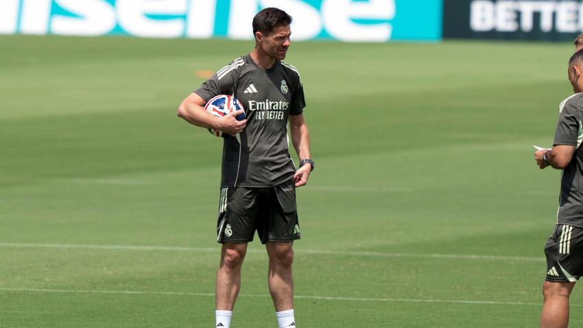 Xabi Alonso (Real Madrid, #Entrenador, Entrenador) Copa Mundial de Clubes de la FIFA: Entrenamiento del Real Madrid