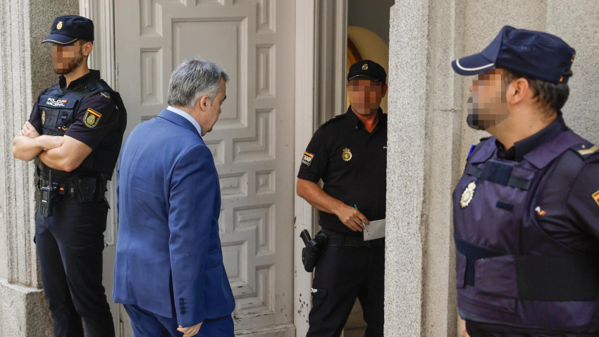 El ex secretario de organización del PSOE Santos Cerdán entrando al Tribunal Supremo