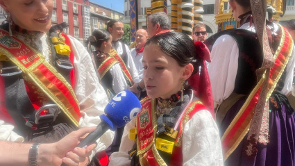 Las reinas atienden los micrófonos de COPE tras la Cabalgata de las Fiestas de San Pedro y San Pablo 2025