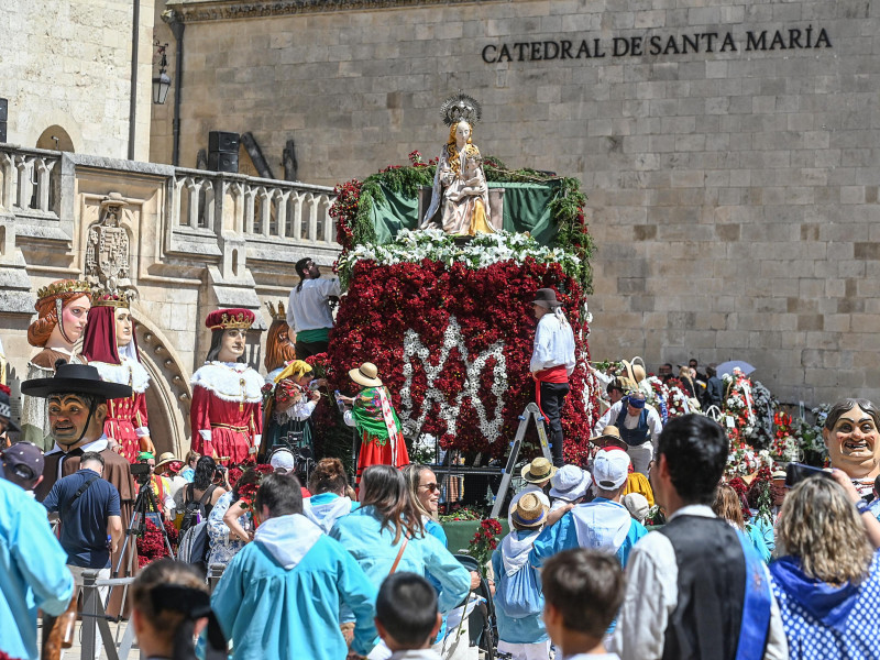 Ofrenda de Flores a Santa María La Mayor