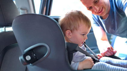 Imagen de niño en el coche
