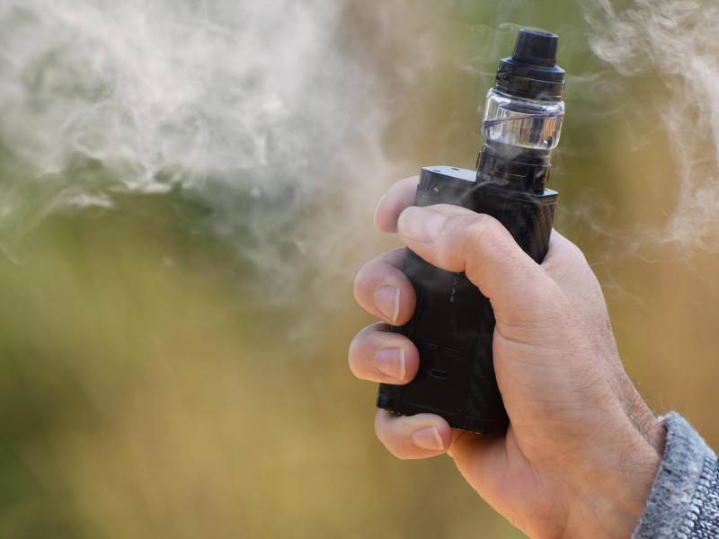 Los vapeadores no son los sustitutivos sanos del tabaquismo