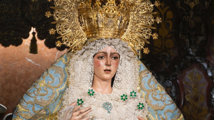 La Macarena situada de nuevo en el altar mayor