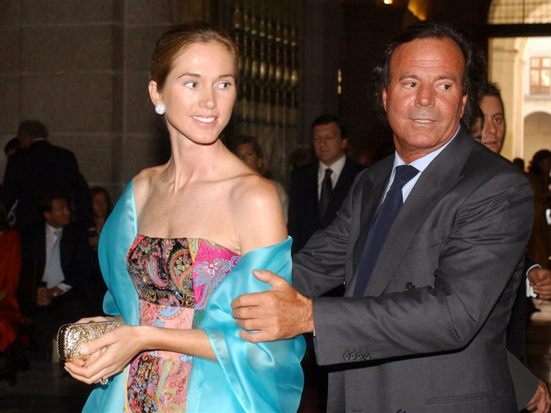 Julio Iglesias y Miranda Rijnsburger en El Escorial