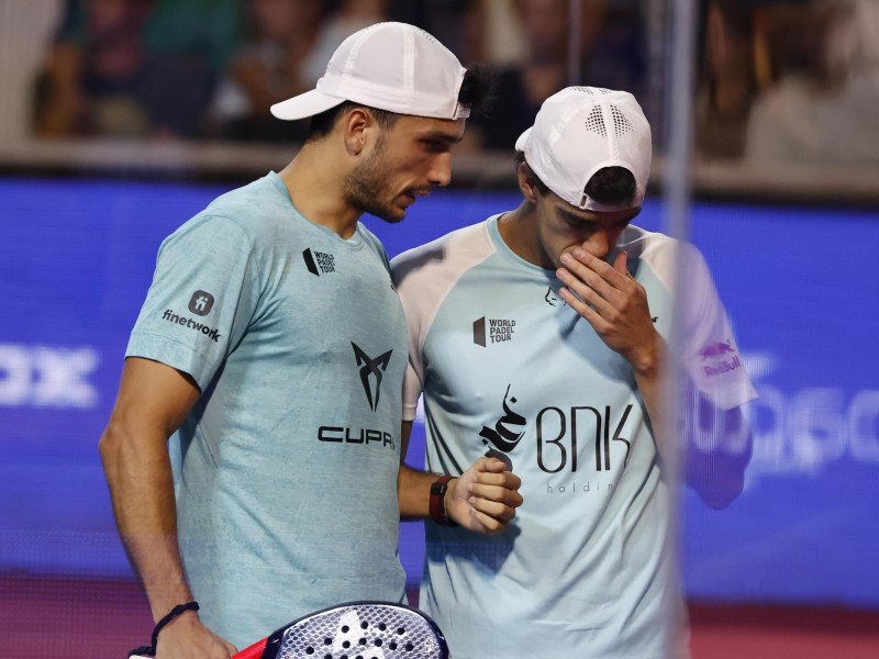 Juan Lebron y Alejandro Galán en un partido de pádel