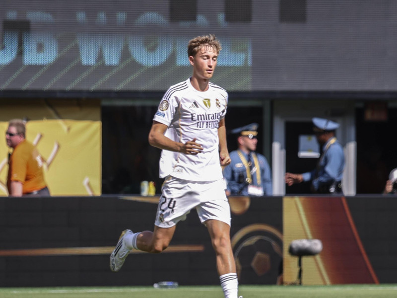 Dean Huijsen, durante el encuentro ante el Borussia Dortmund