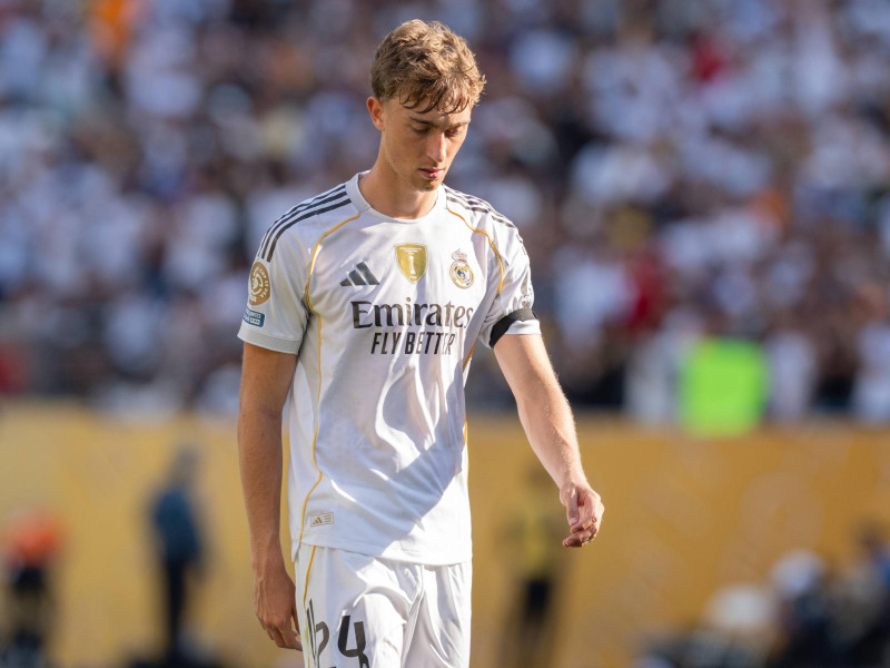 Huijsen durante el Real Madrid - Borussia Dortmund